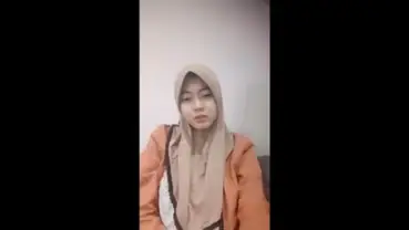 Aksi Nekat Masukkan Benda Asing Saat Siaran Langsung poster